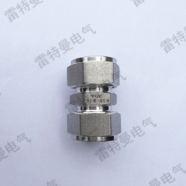 雙卡套中間接頭